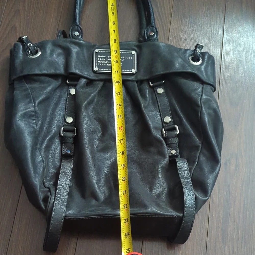 Marc Jacobs Black Tote Bag - Picture 8 of 11